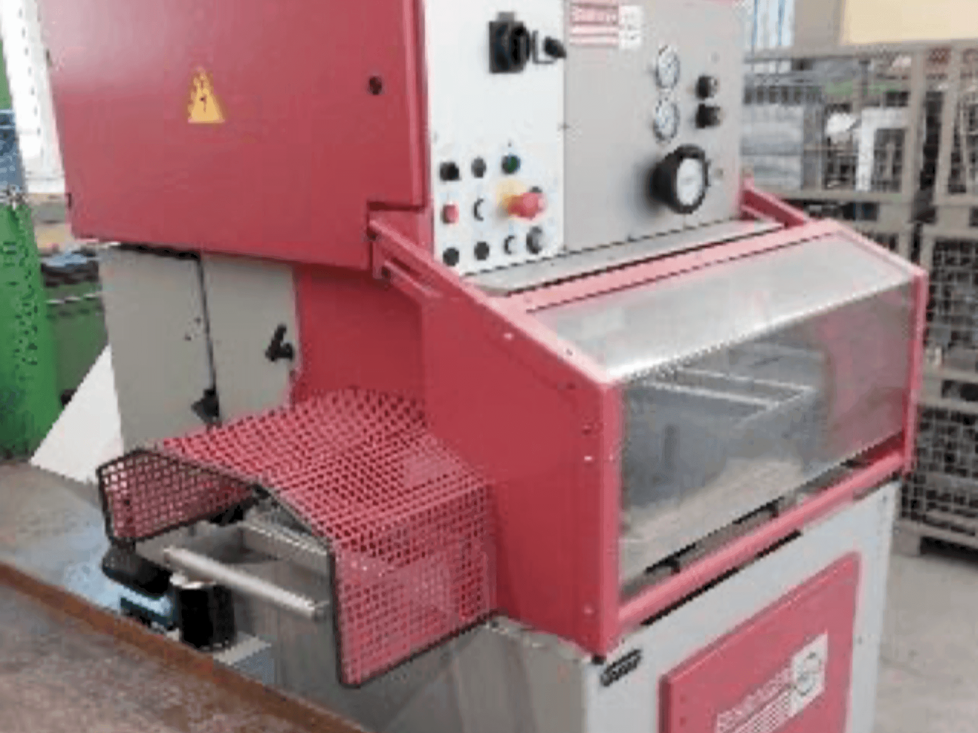 Čelní pohled na Behringer EISELE PSU 450 H stroj