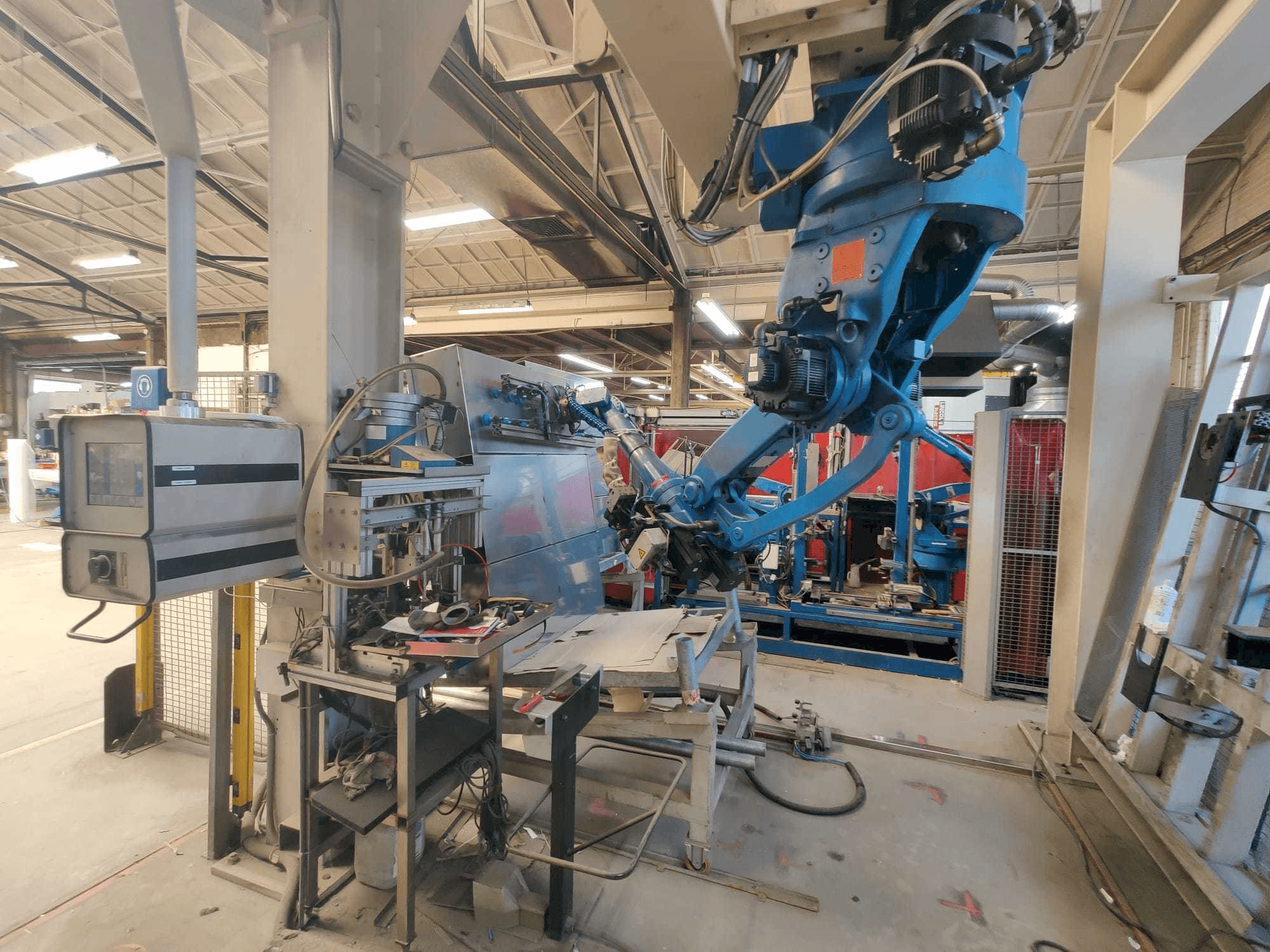 Čelní pohled na Yaskawa YR-SK45-C000 stroj