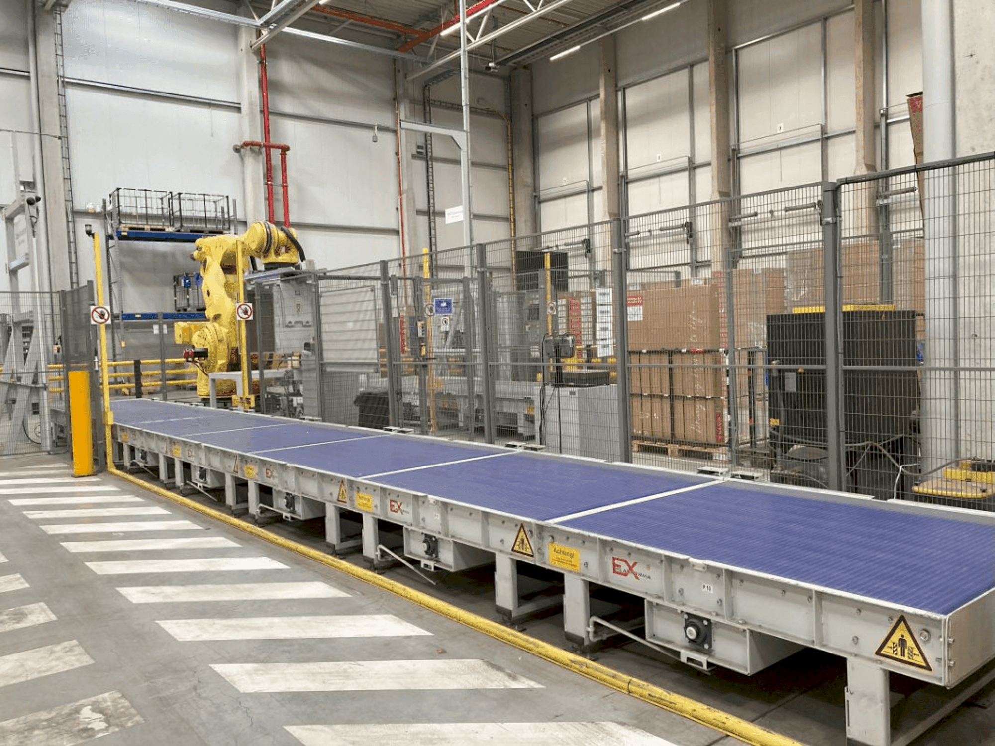 Čelní pohled na FANUC M-2000iA/1700L stroj