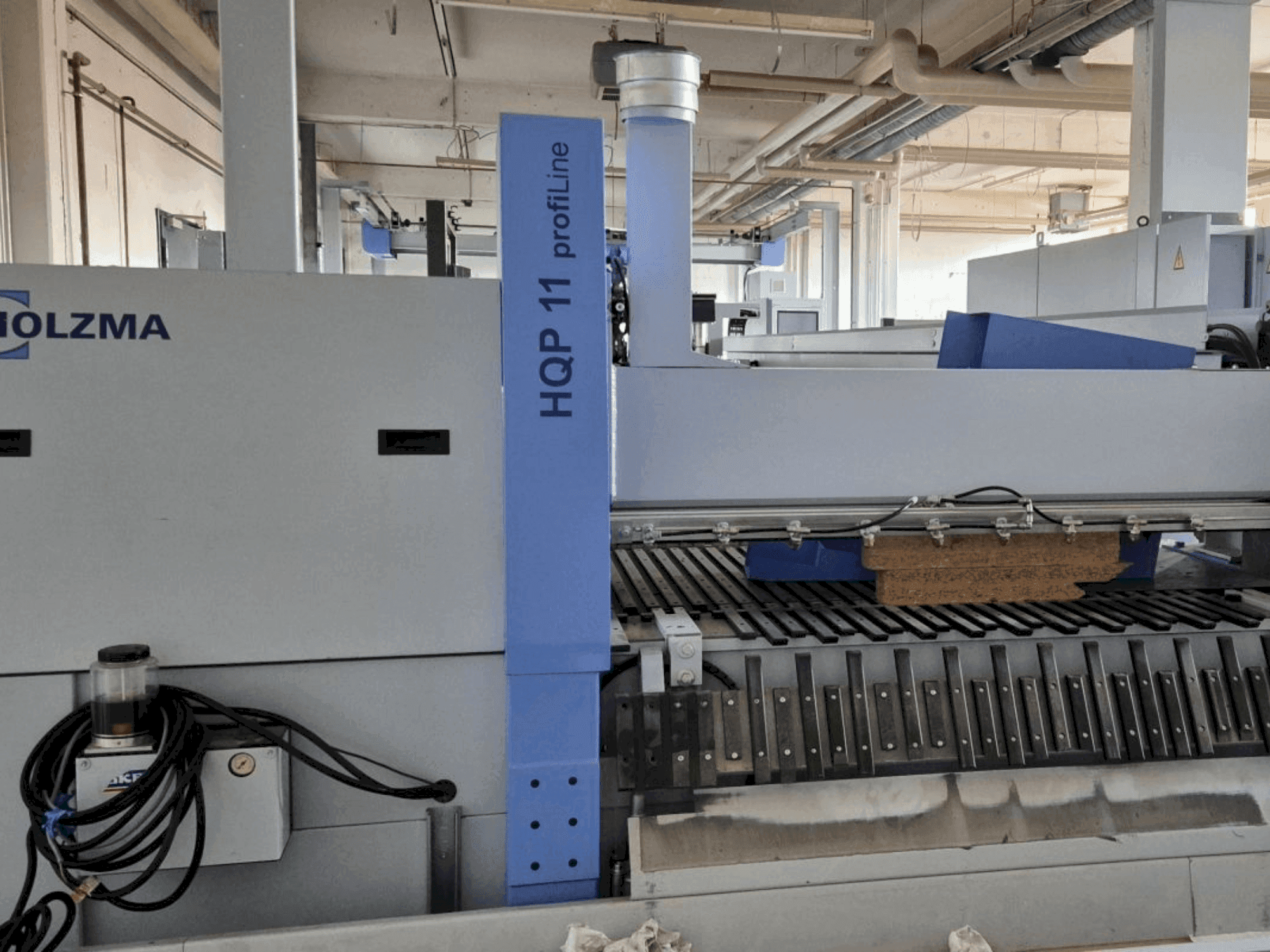 Čelní pohled na HOLZMA PROFI HQP 11/16/56/L/X stroj