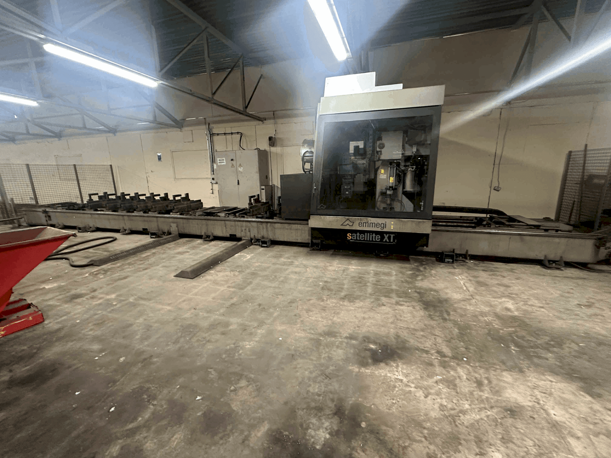 Čelní pohled na Emmegi Satellite XT10500 stroj