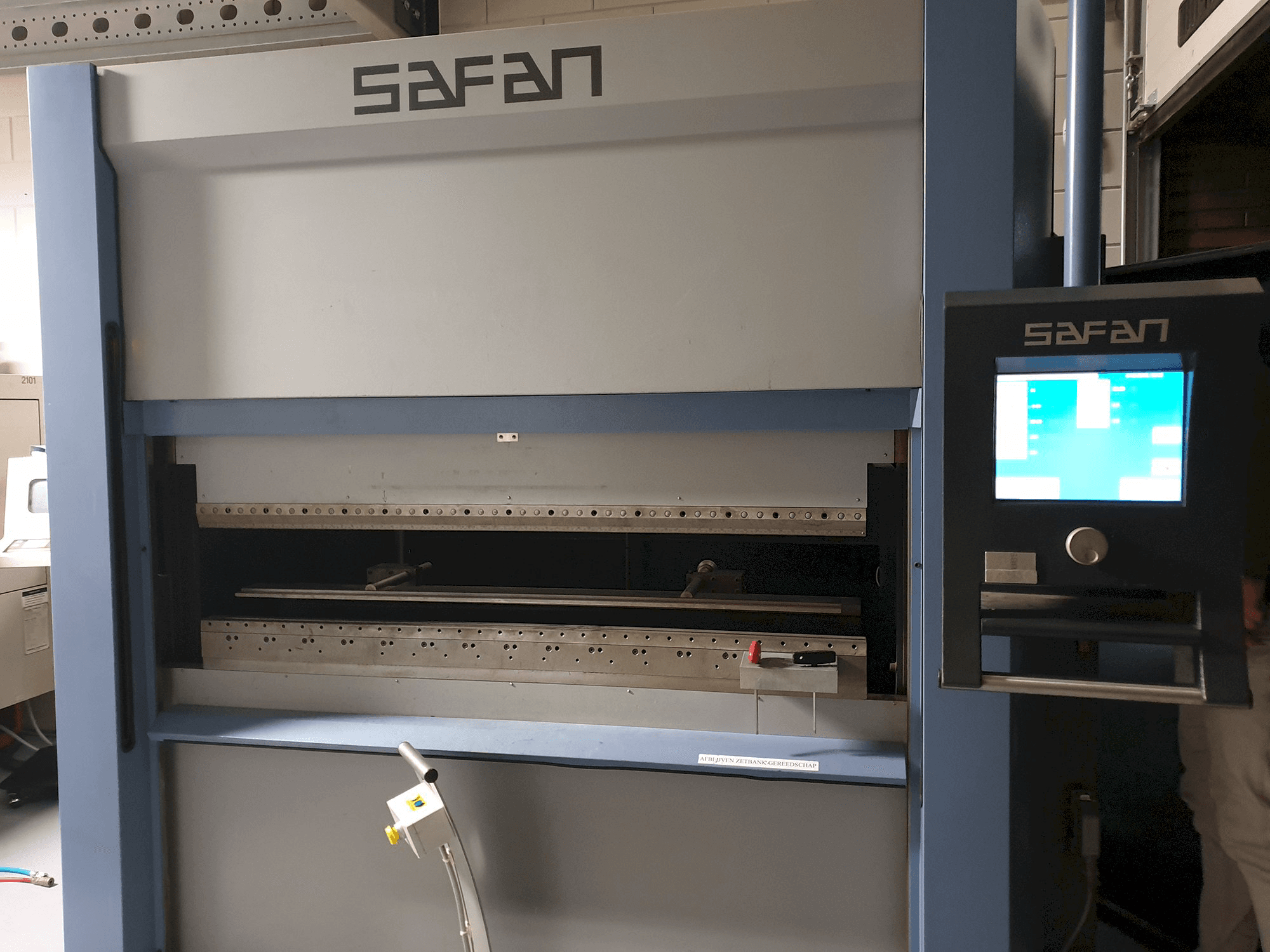 Čelní pohled na Safan SMK 32-K-1600 stroj