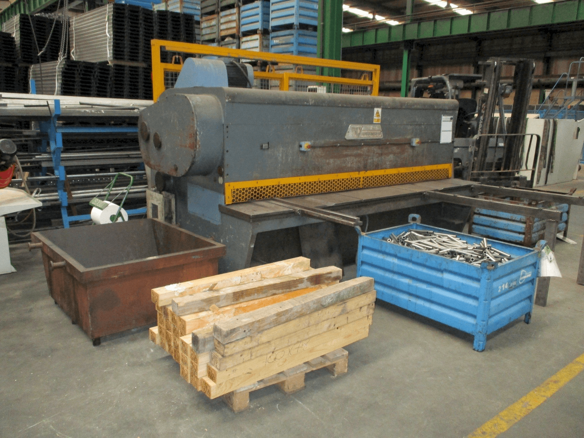 Čelní pohled na Taci AC-10/30 stroj