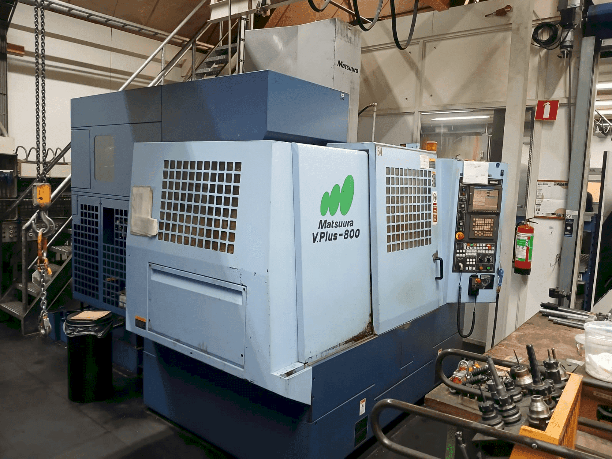 Čelní pohled na Matsuura V.PLUS-800 stroj