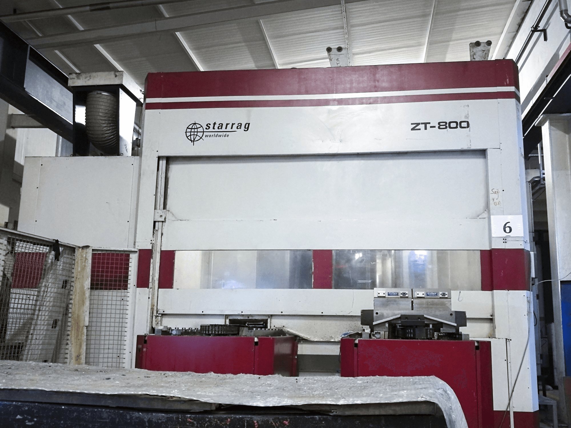 Čelní pohled na Starrag ZT 800/130 stroj