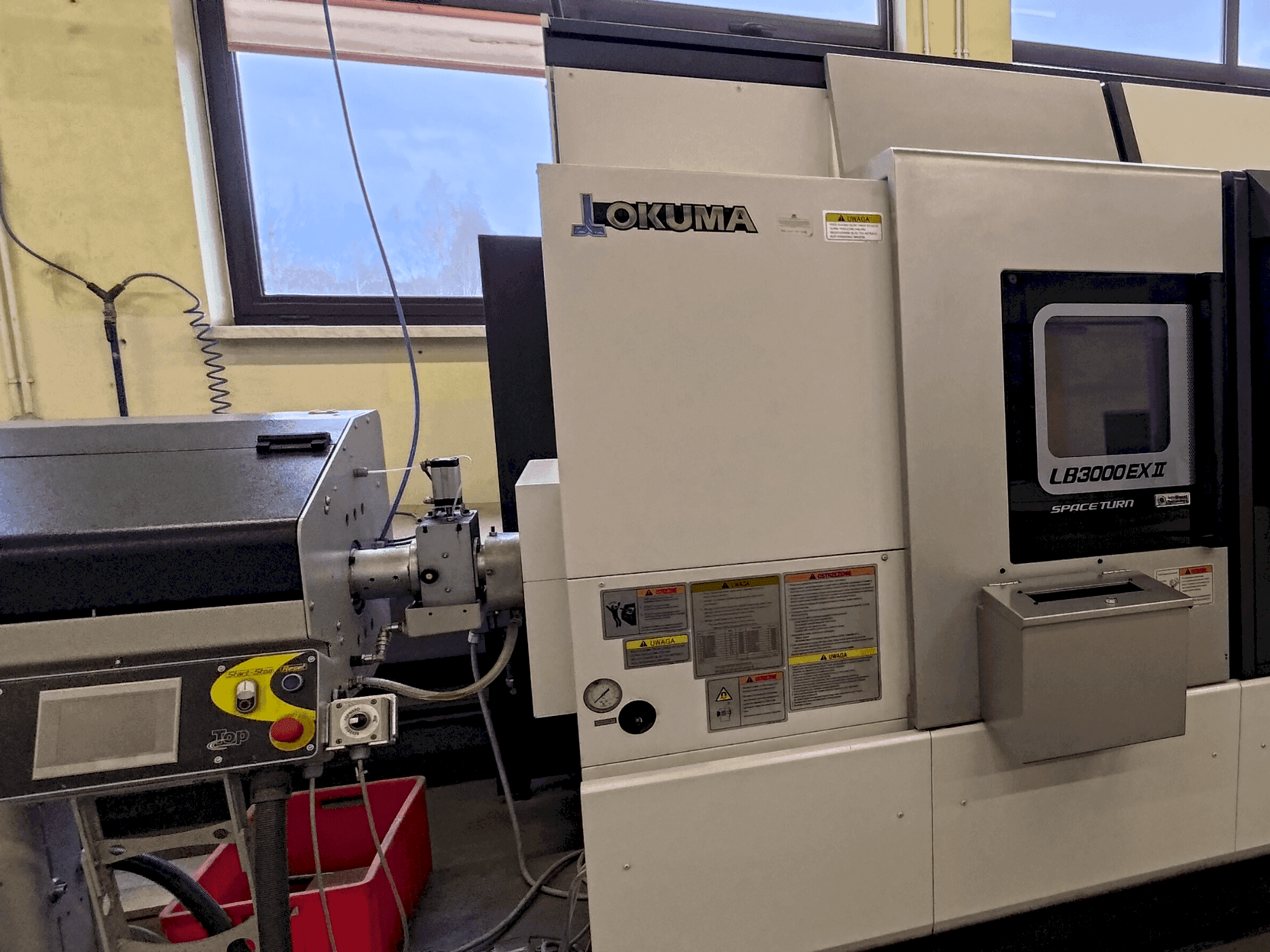 Čelní pohled na Okuma LB 3000 EXII MYW 450 stroj