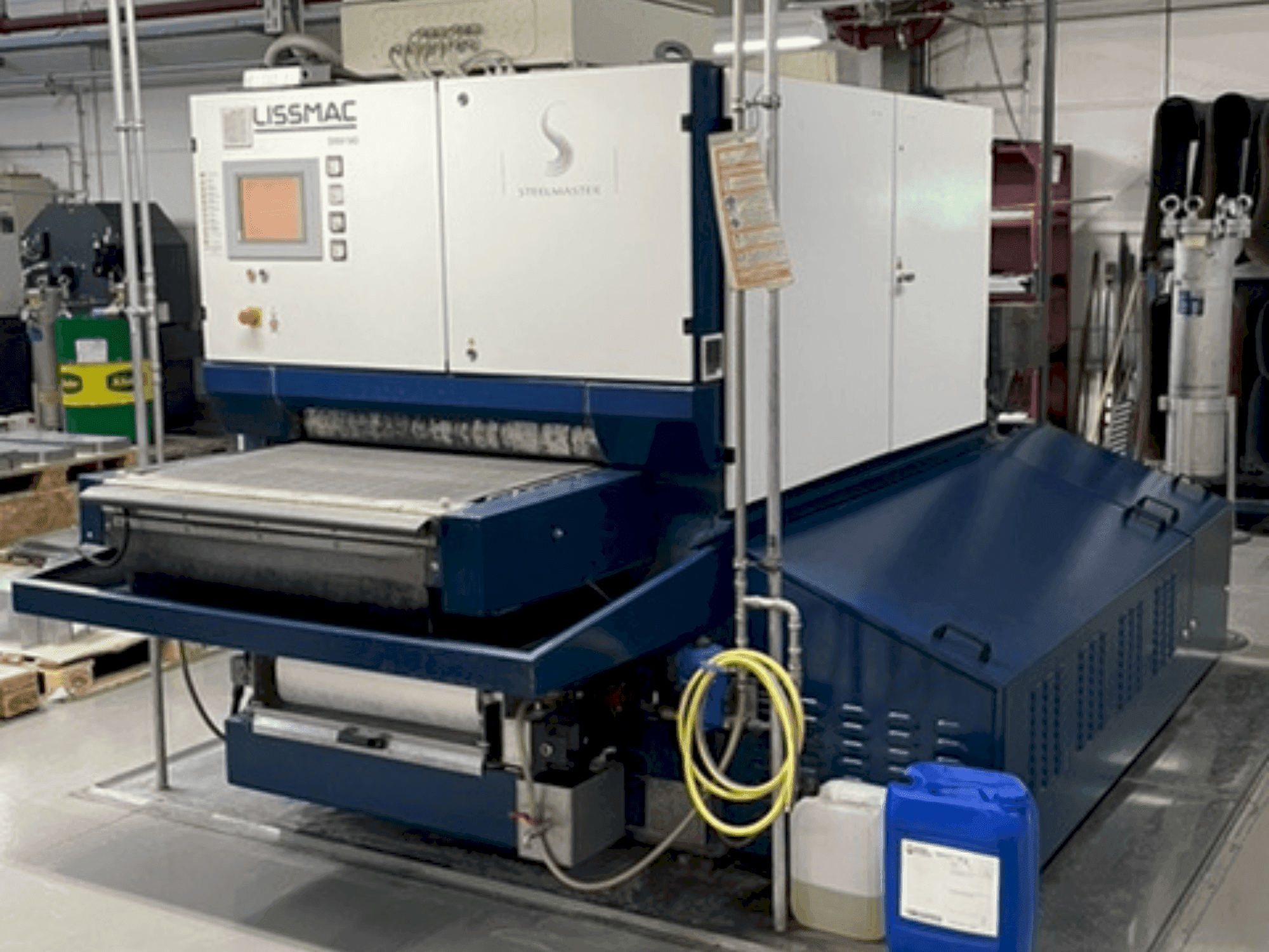 Čelní pohled na LISSMAC SMW 543 RTTB stroj