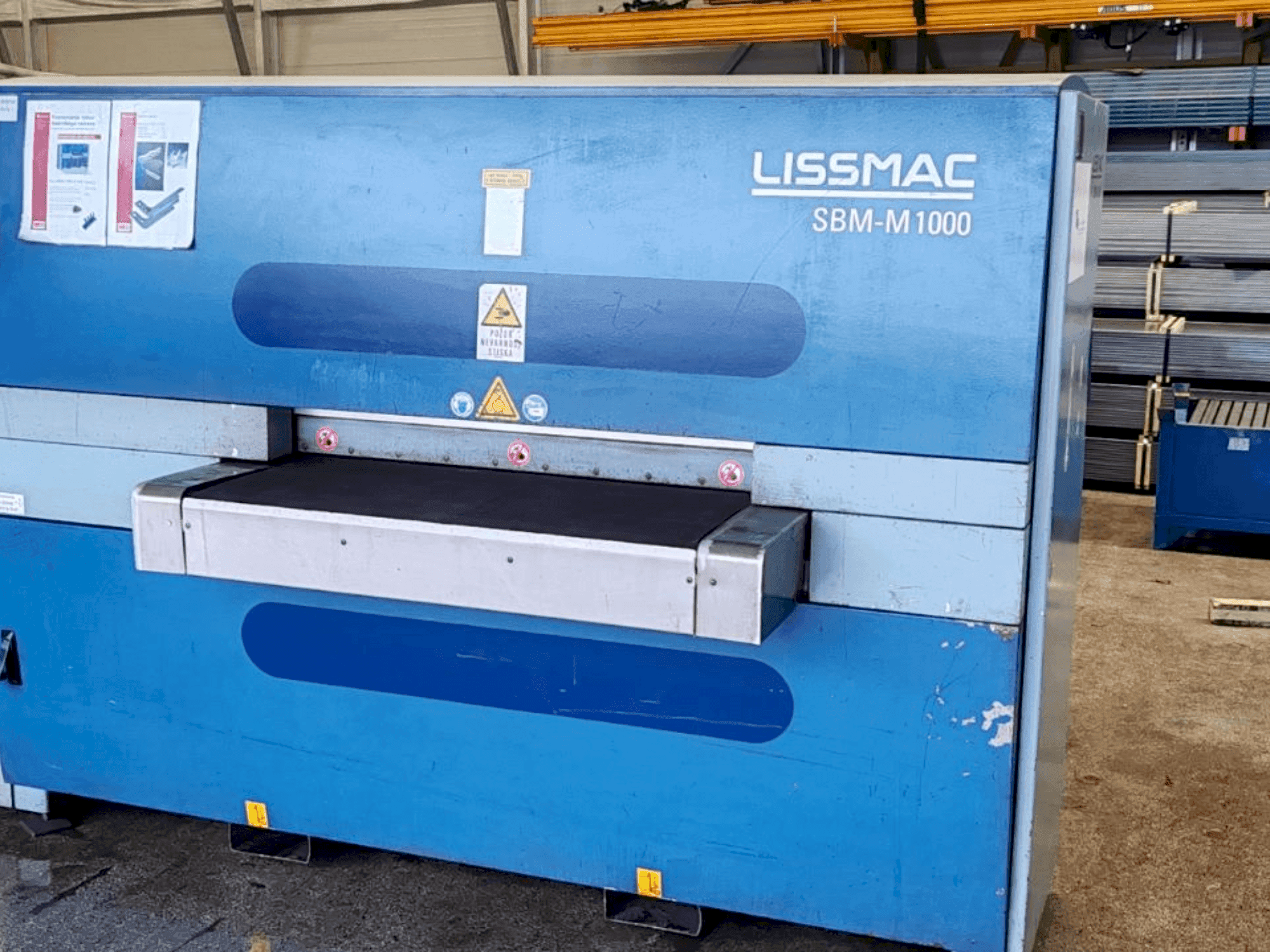 Čelní pohled na LISSMAC SBM-M 1000 B2 stroj