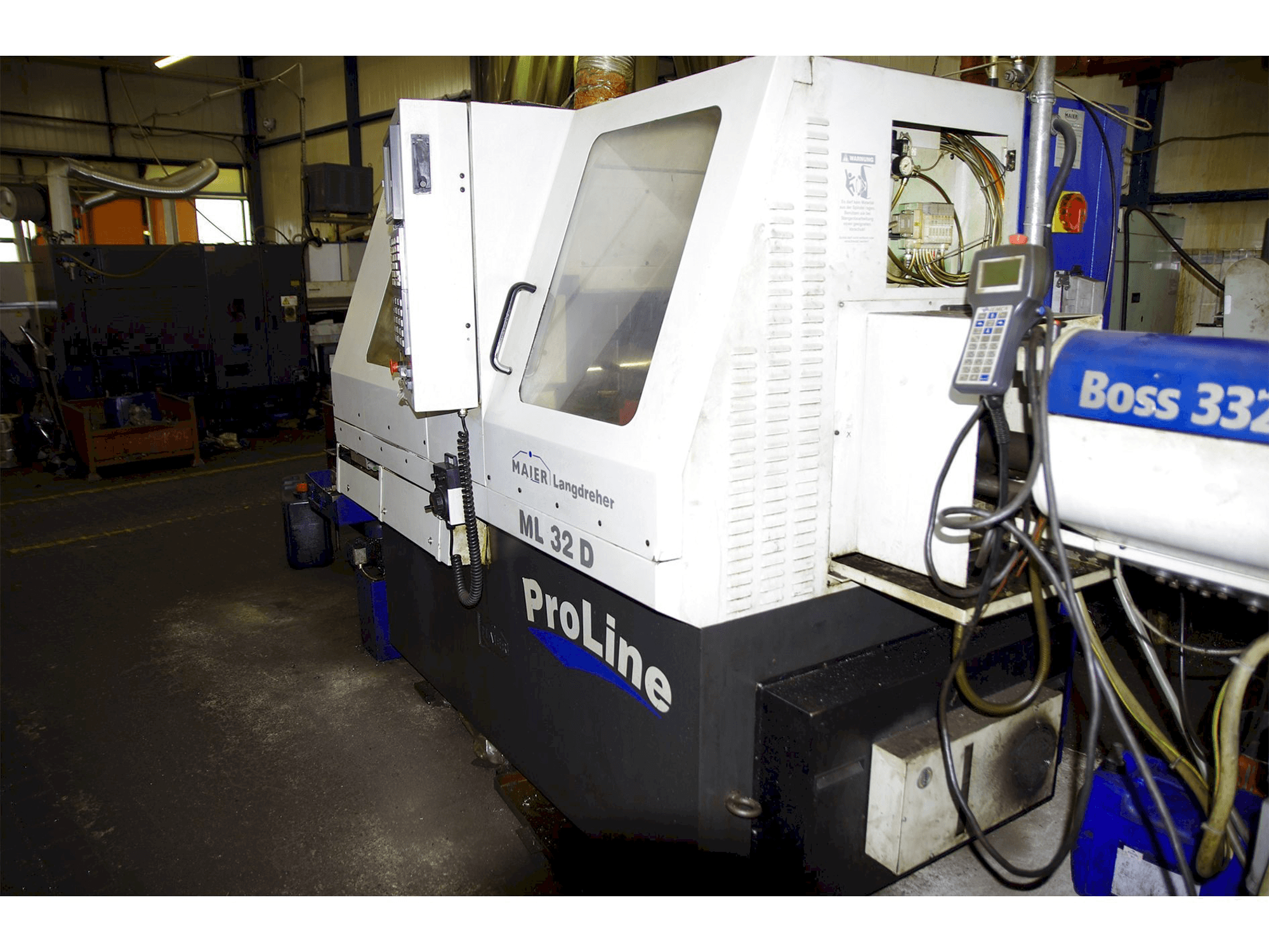 Čelní pohled na Maier ML32D stroj