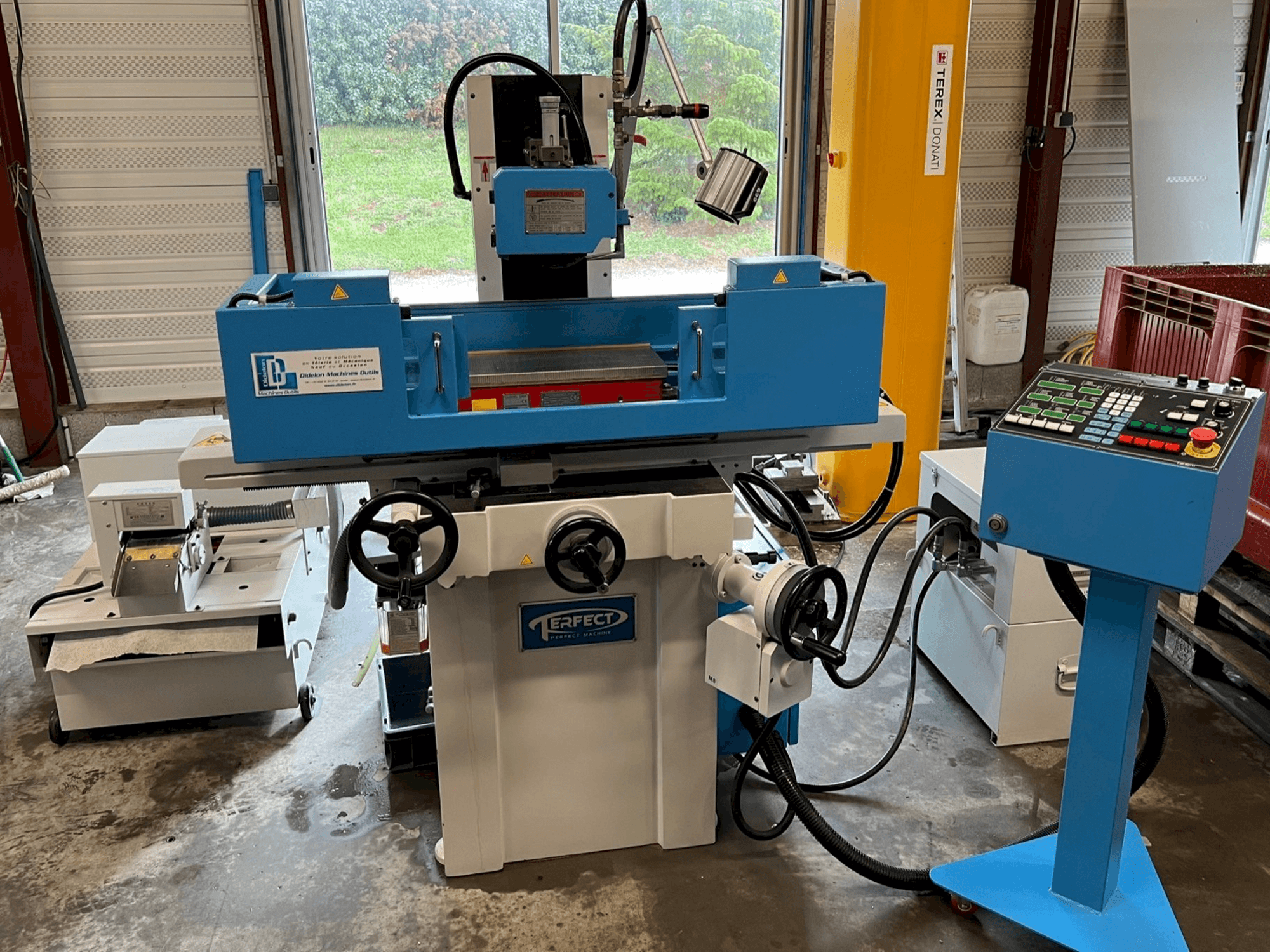 Čelní pohled na PERFECT PFG-2045AH stroj