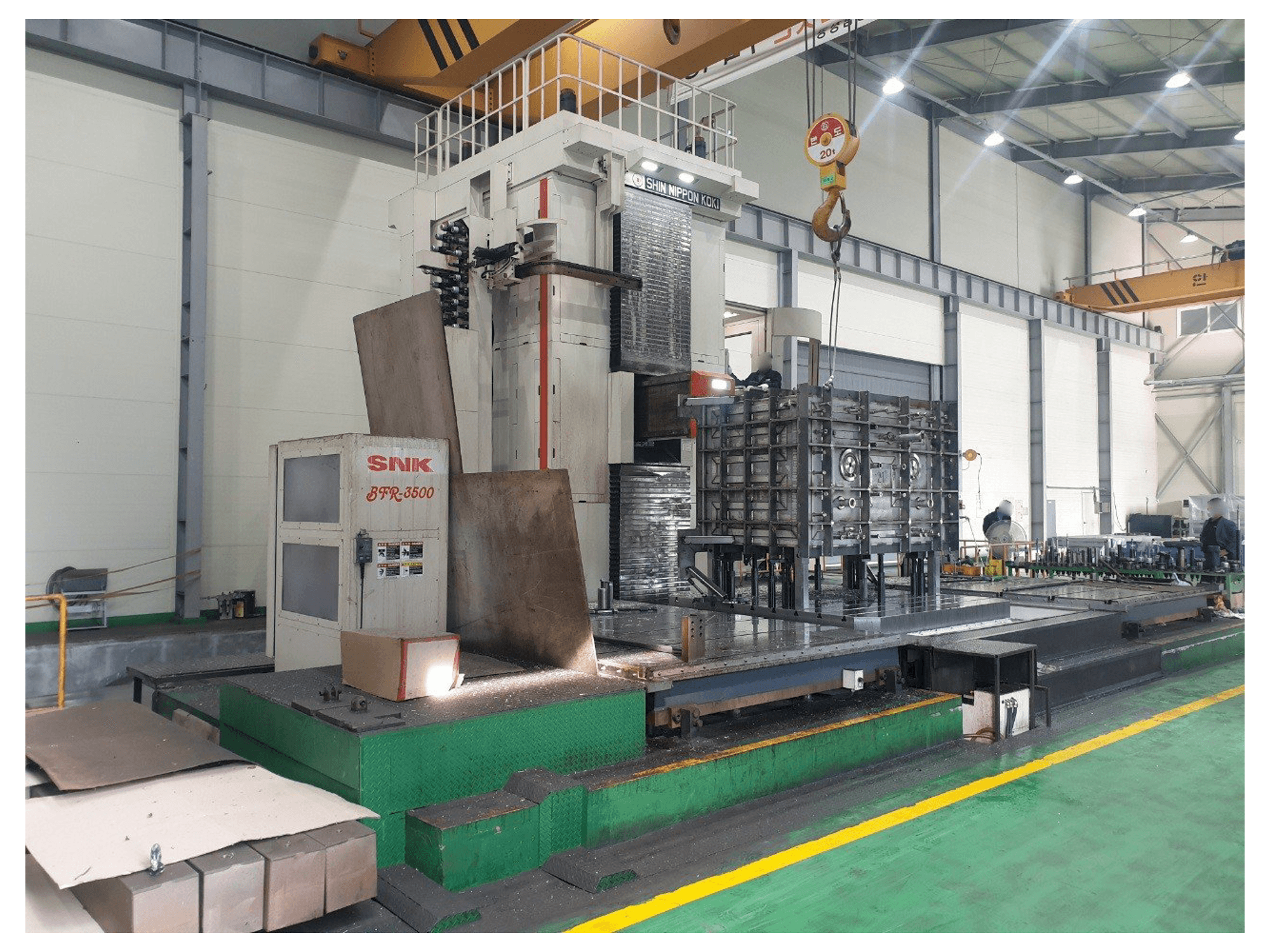 Čelní pohled na SNK BFR-3500 stroj