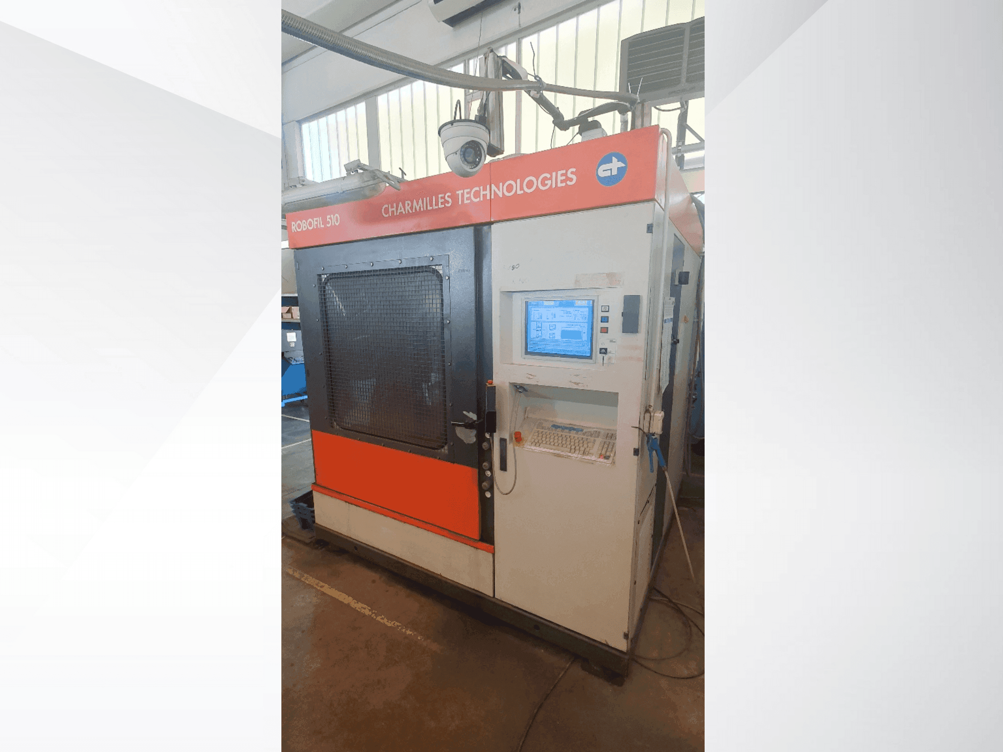 Čelní pohled na CHARMILLES Robofil 510 stroj