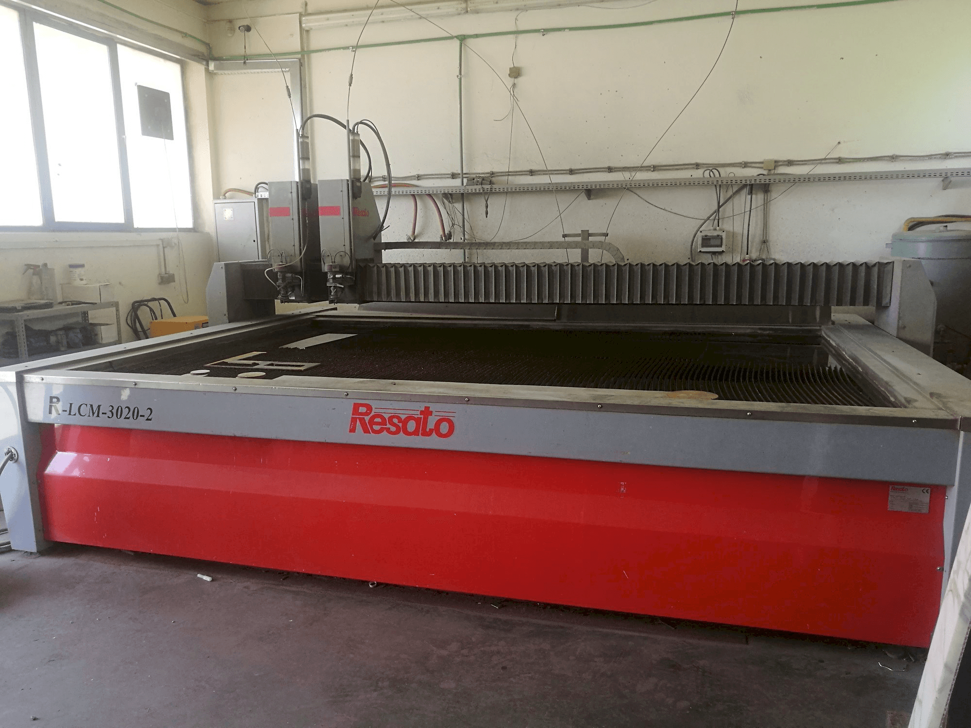 Čelní pohled na Resato R-LCM 3020-2 stroj