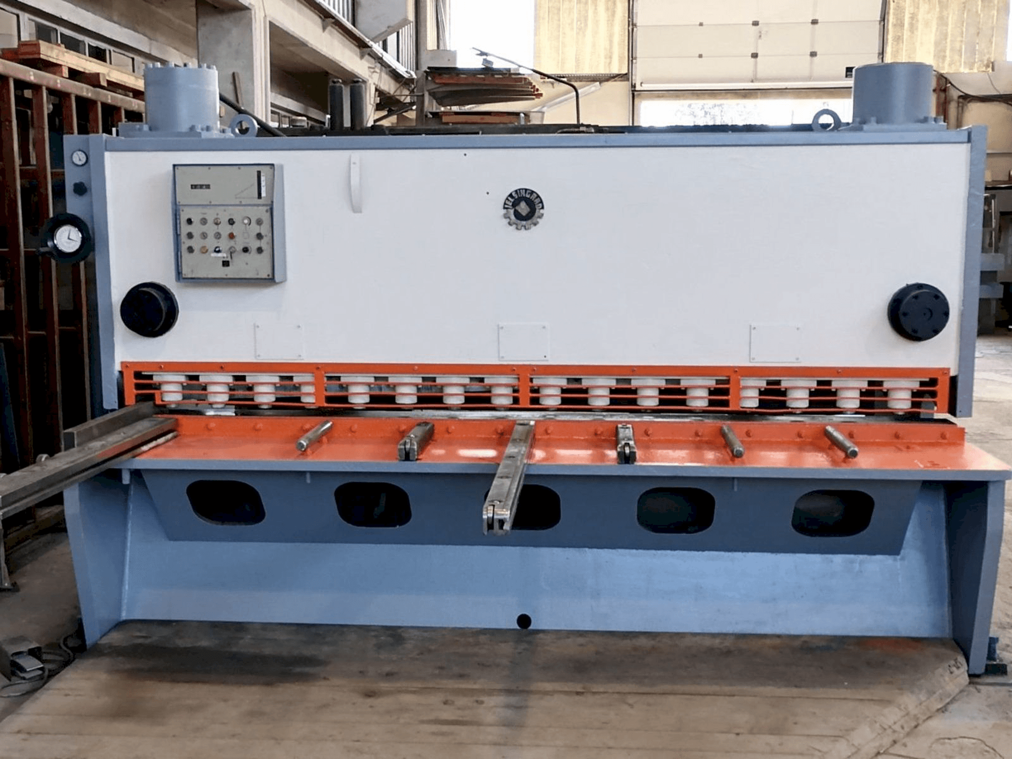 Čelní pohled na Jelšingrad MVCS 3100/13 stroj