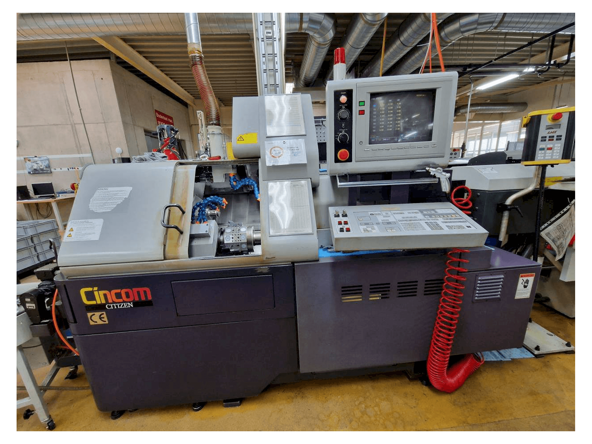 Čelní pohled na Citizen M20 stroj