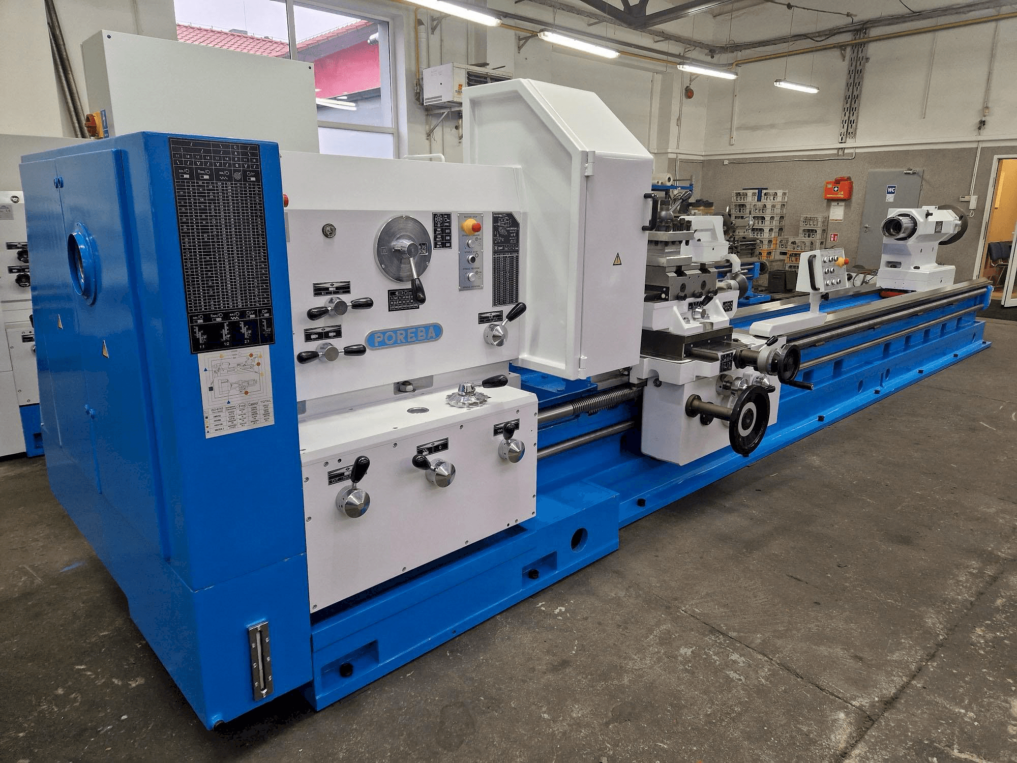 Levý boční pohled na Poreba TRP-115B3 x 5000 stroj