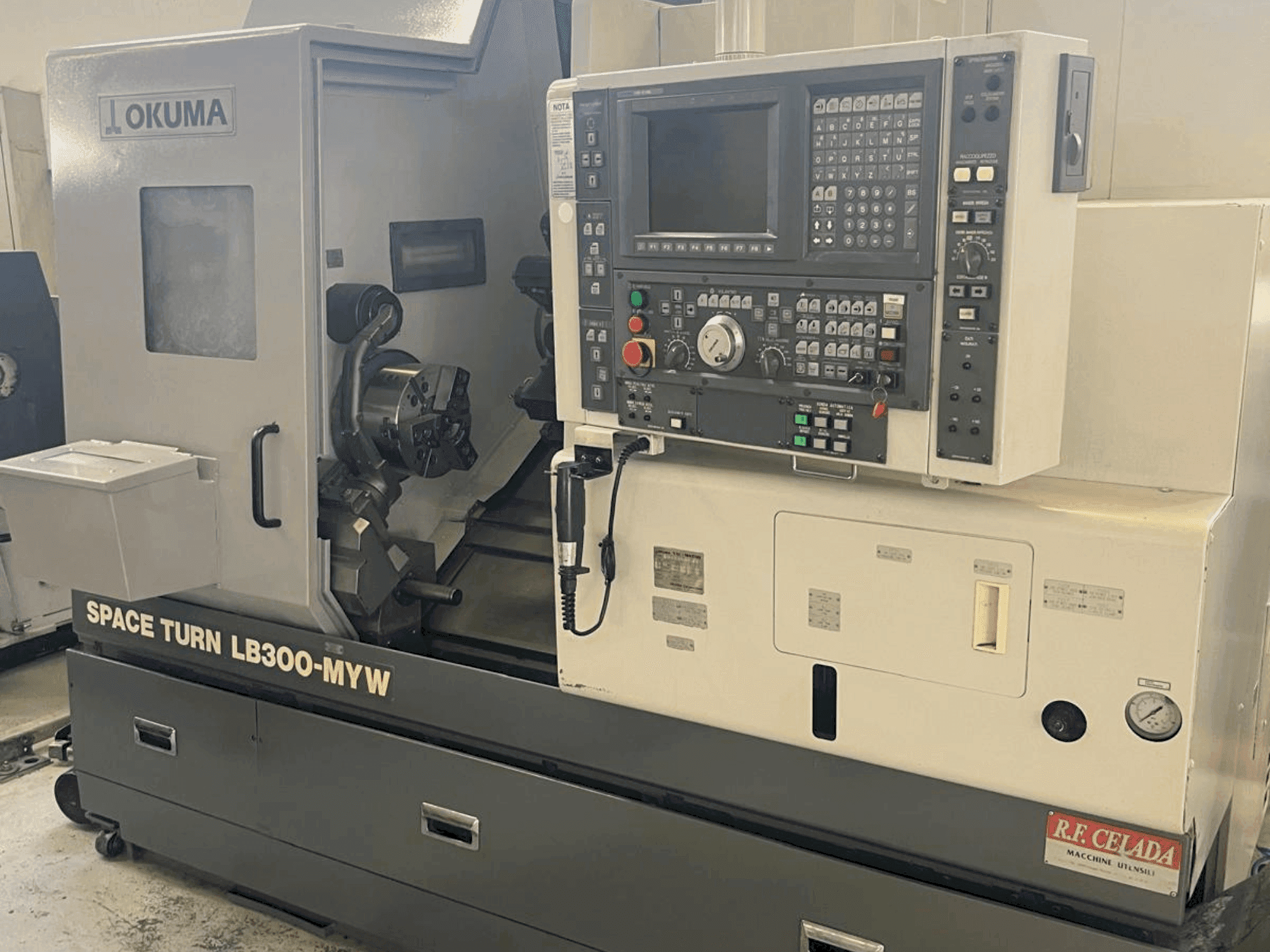 Čelní pohled na Okuma SPACE TURN LB 300 MYW stroj