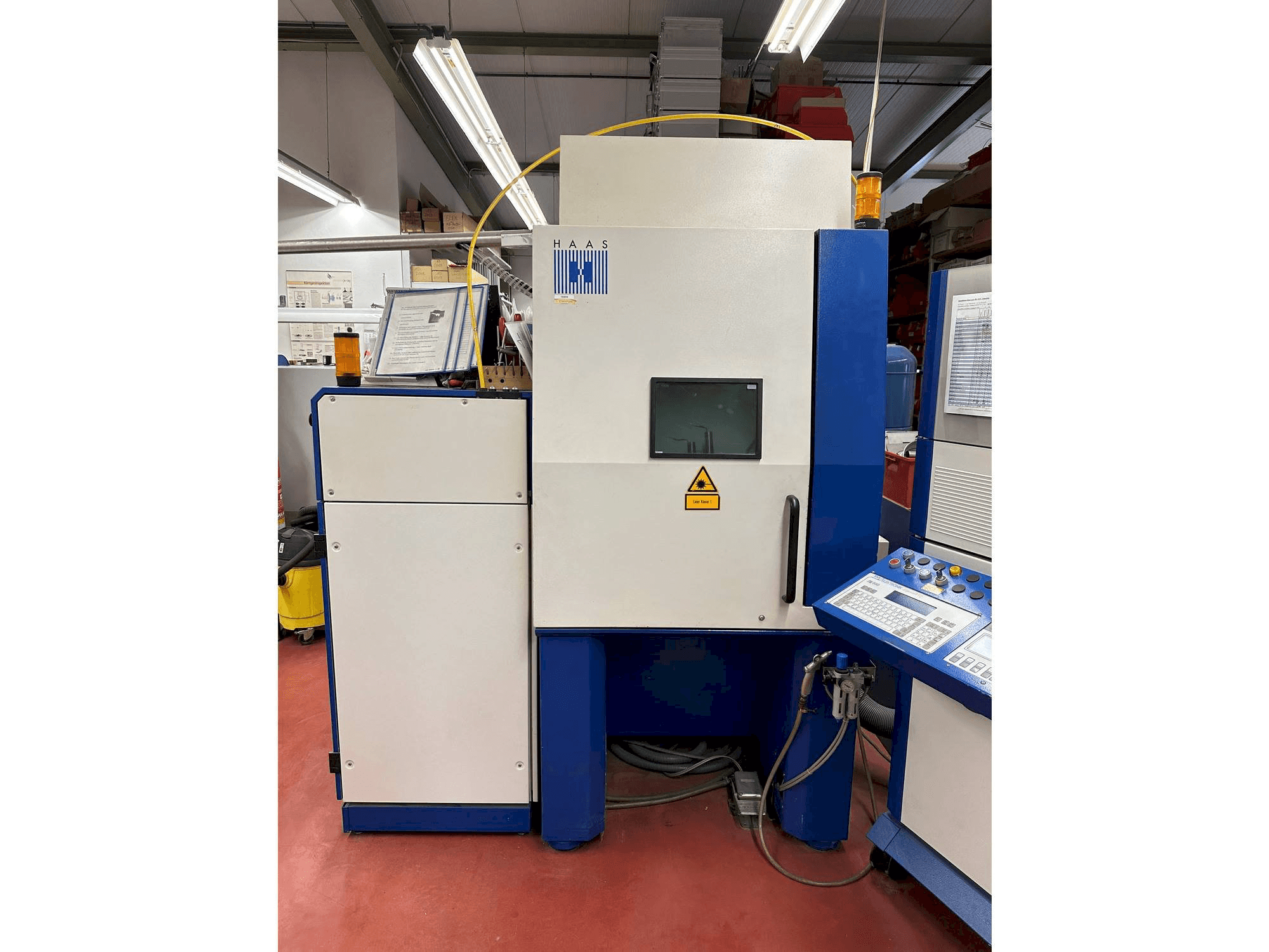 Čelní pohled na Trumpf HL124P stroj