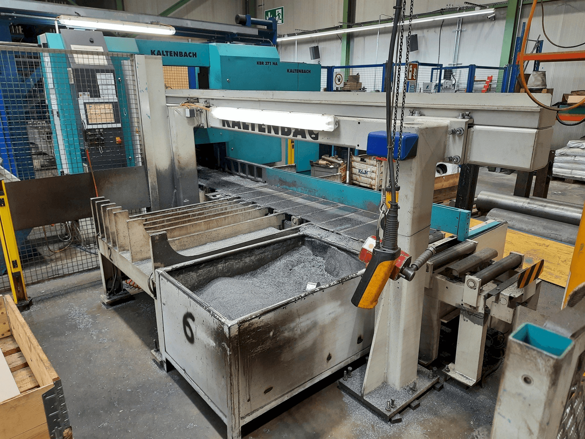 Čelní pohled na KALTENBACH KBR 371 NA stroj