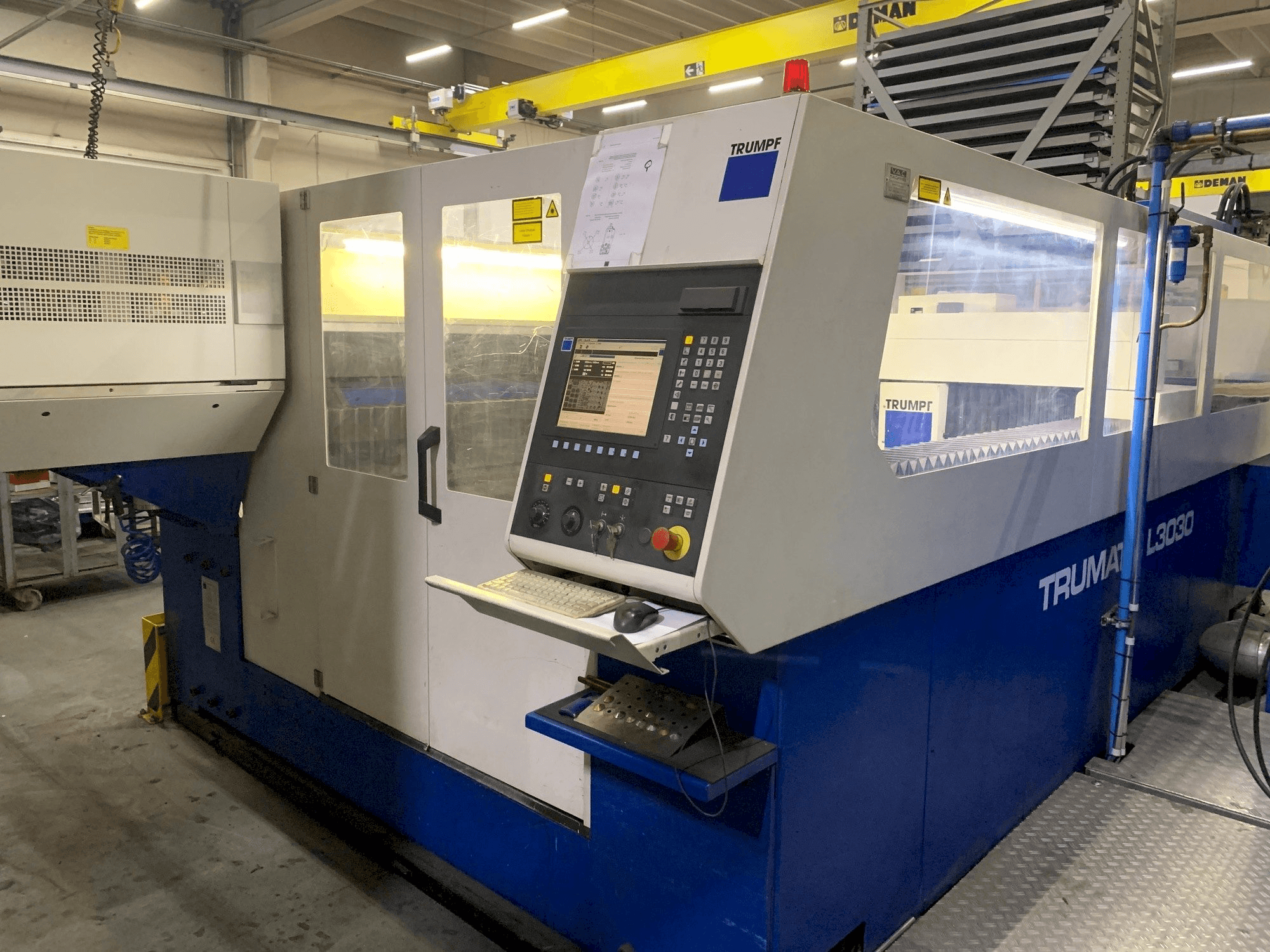 Čelní pohled na Trumpf Trumatic L3030 4kW + Liftmaster stroj