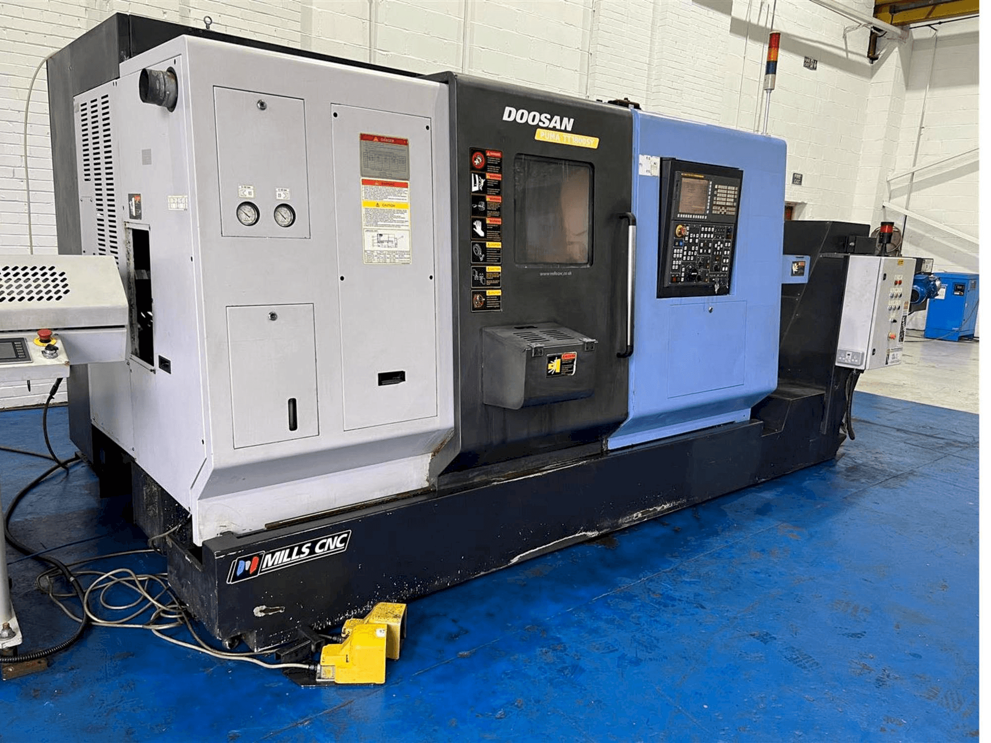 Čelní pohled na Doosan TT1800SY stroj