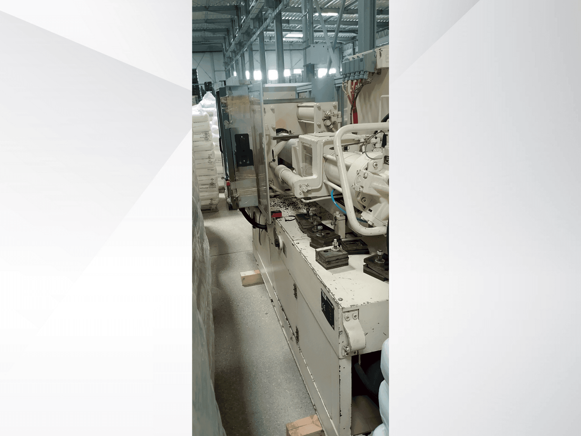 Boční pohled na Krauss Maffei 340 c2/80 stroj