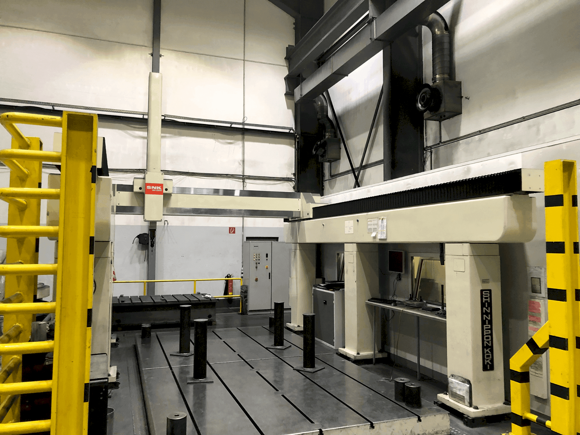 Čelní pohled na SHIN NIPPON KOKI MM 2500-5012 stroj