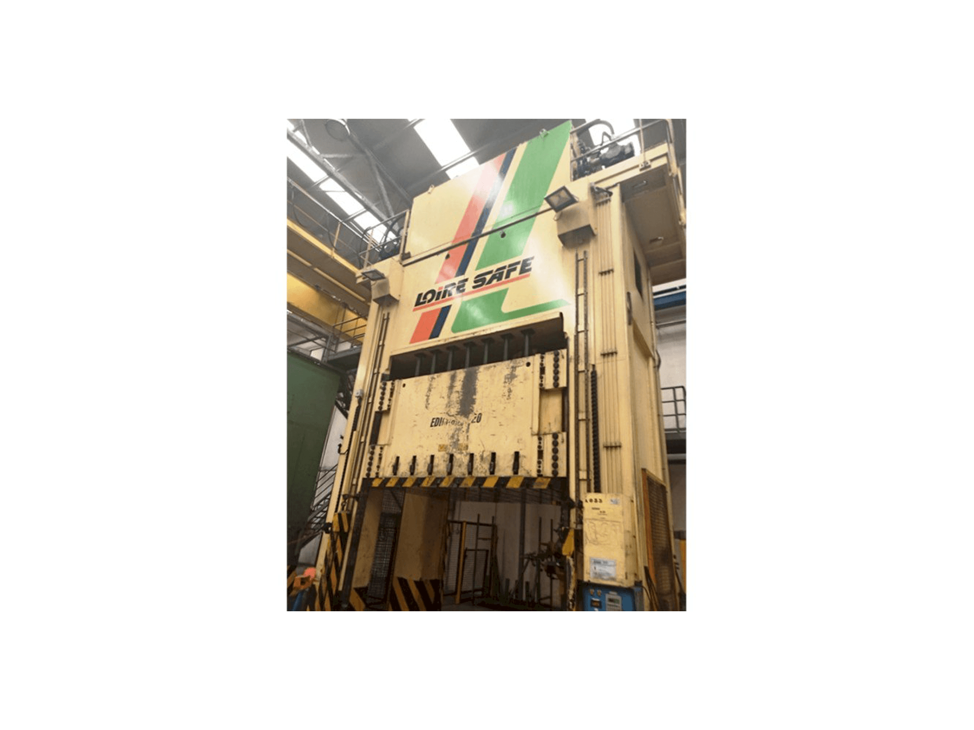 Čelní pohled na LOIRE SAFE Edim 800 stroj