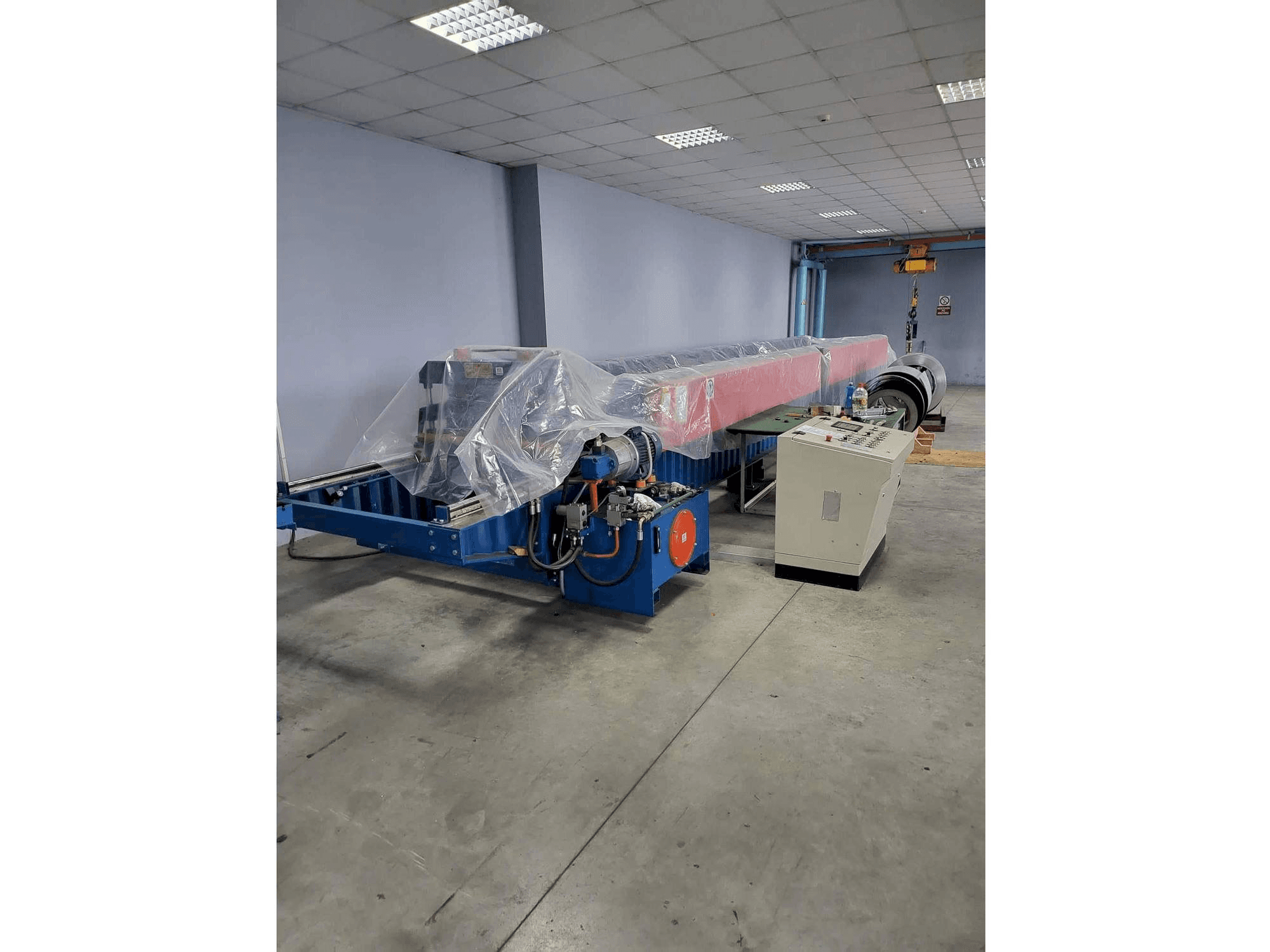 Čelní pohled na ZEMAN TR 20/130 stroj