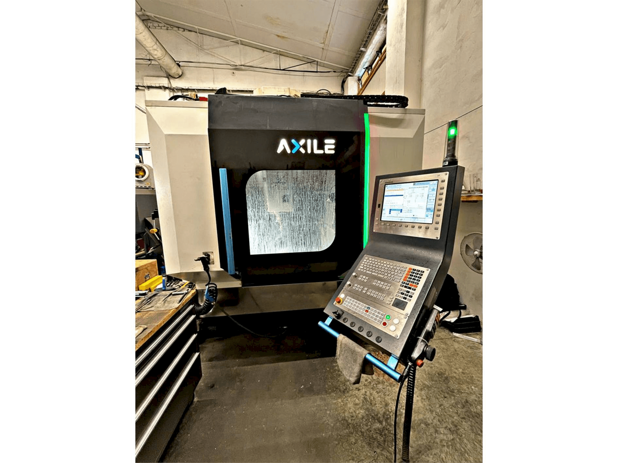 Čelní pohled na AXILE G6 stroj