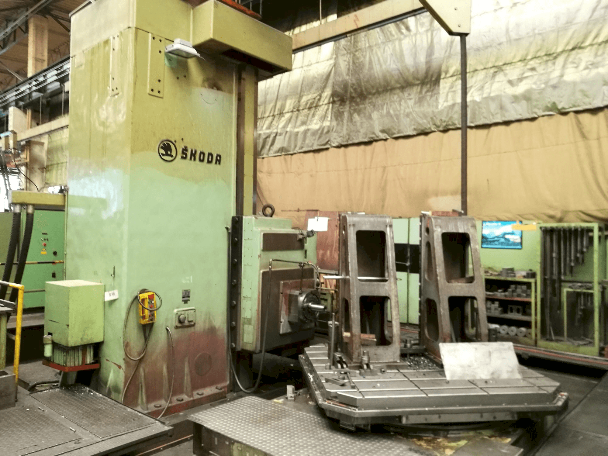 Čelní pohled na SKODA WI 130 stroj