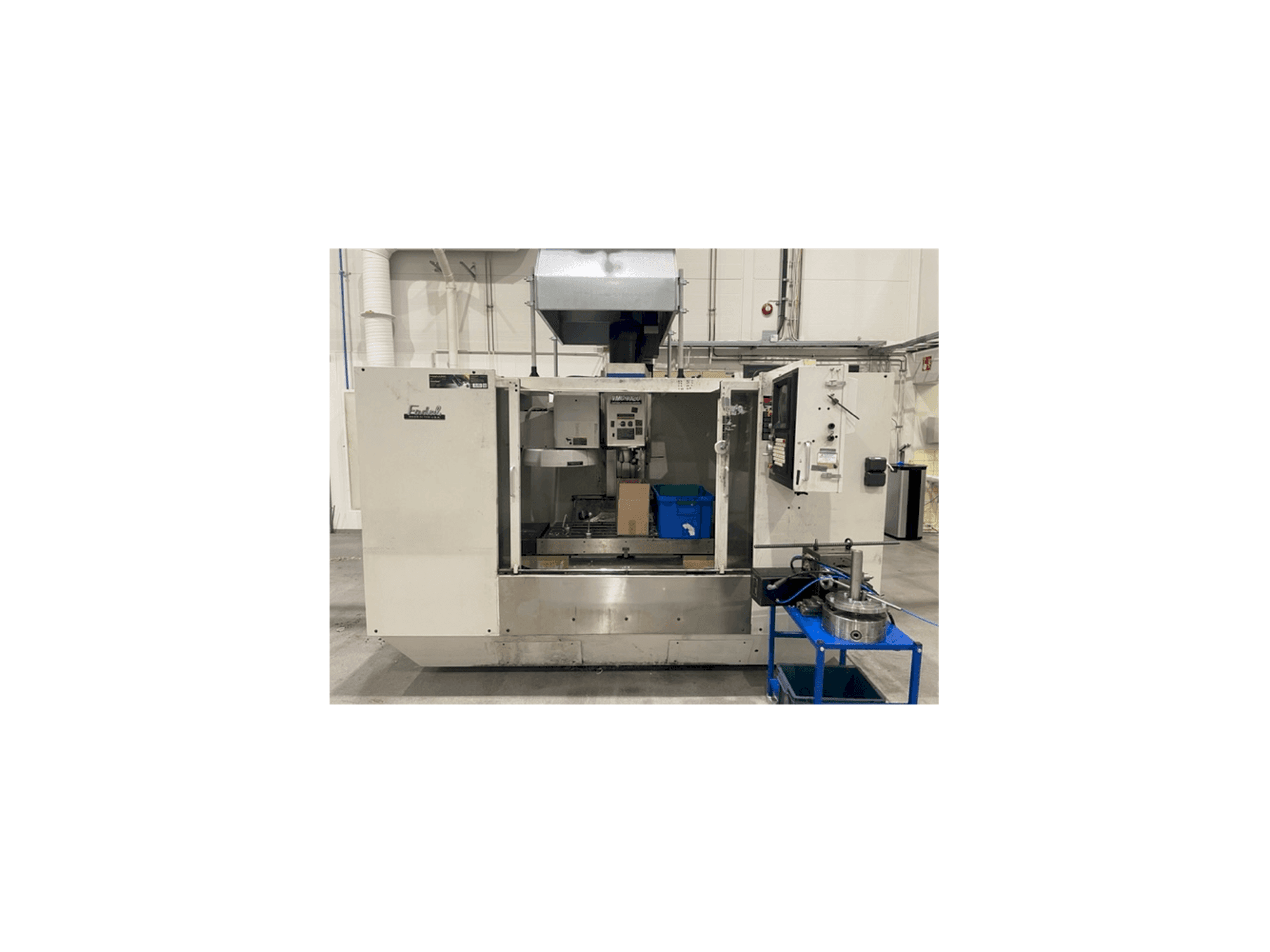 Čelní pohled na FADAL VMC 4020HT stroj