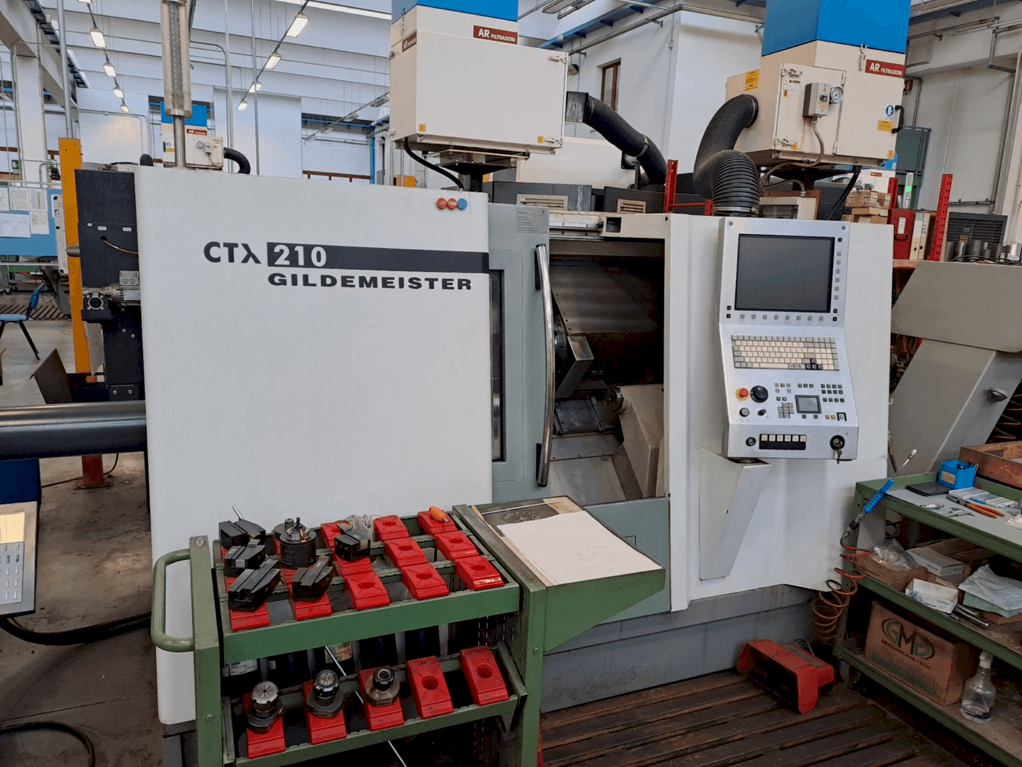 Čelní pohled na Gildemeister CTX 210 stroj