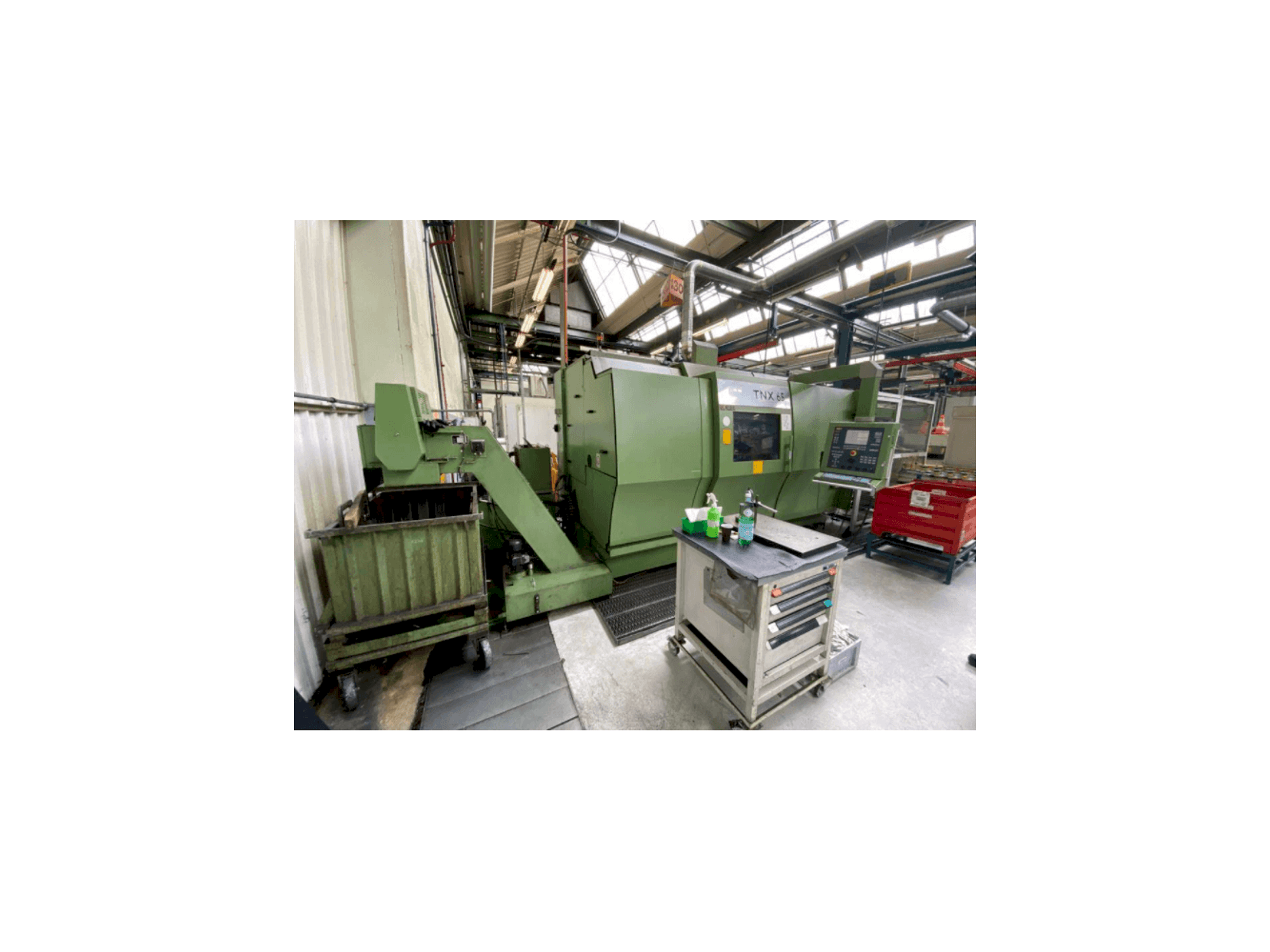 Čelní pohled na TRAUB TNX 65 stroj
