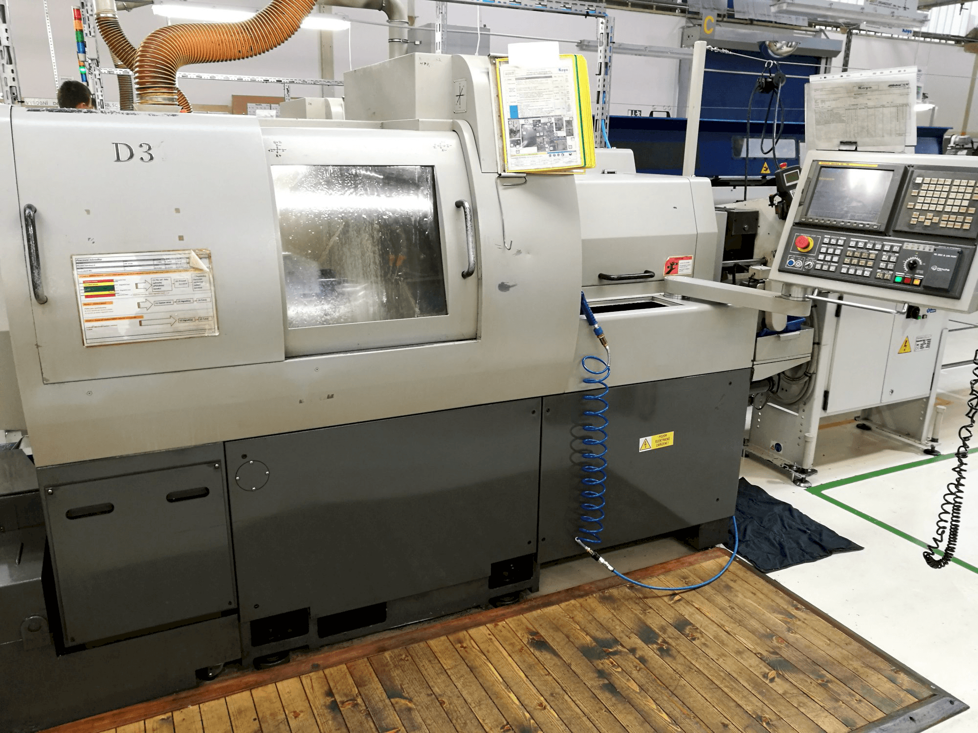 Čelní pohled na Hanwha XD 38 N stroj