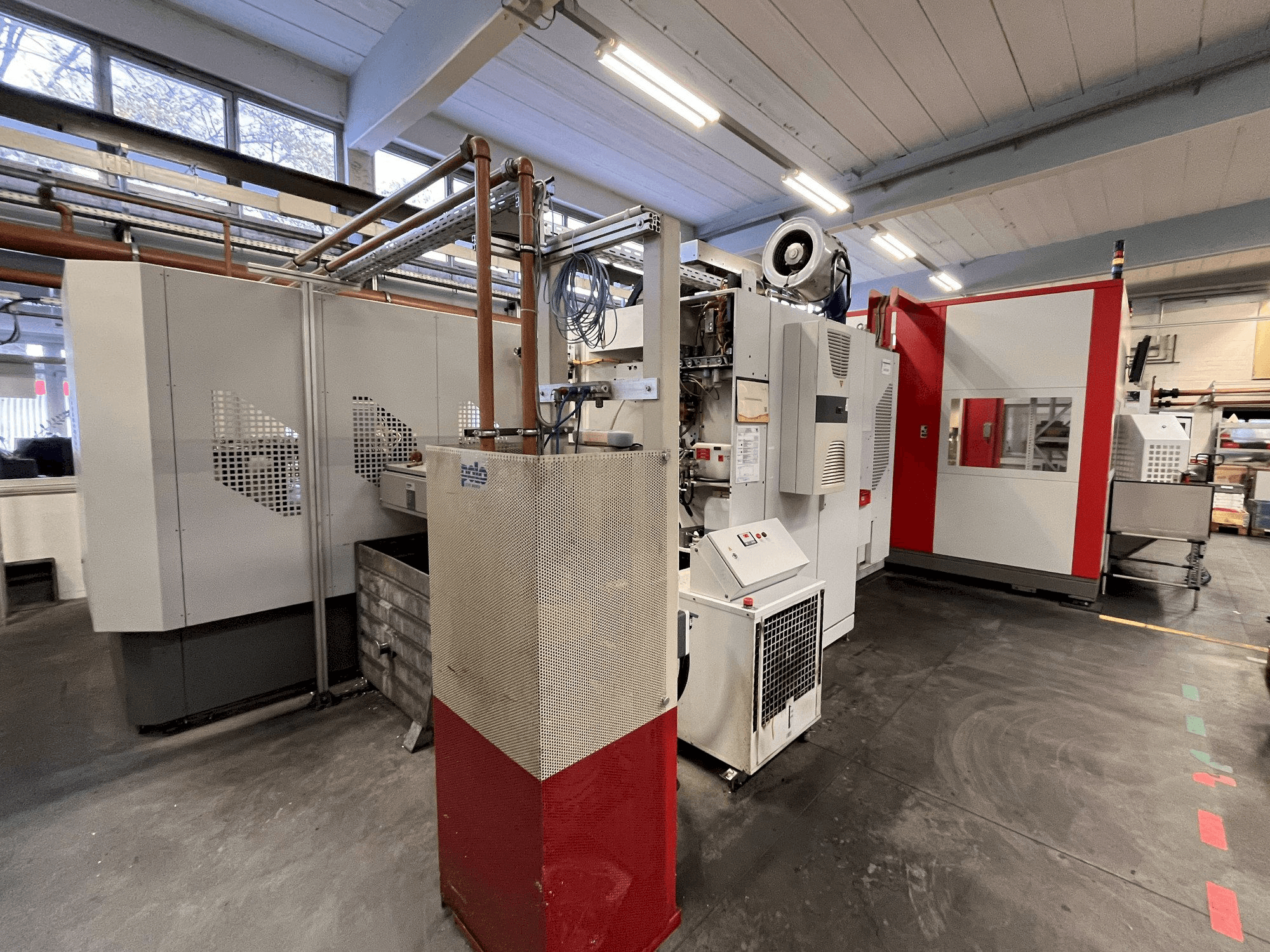 Čelní pohled na HERMLE RS1 Robot System stroj