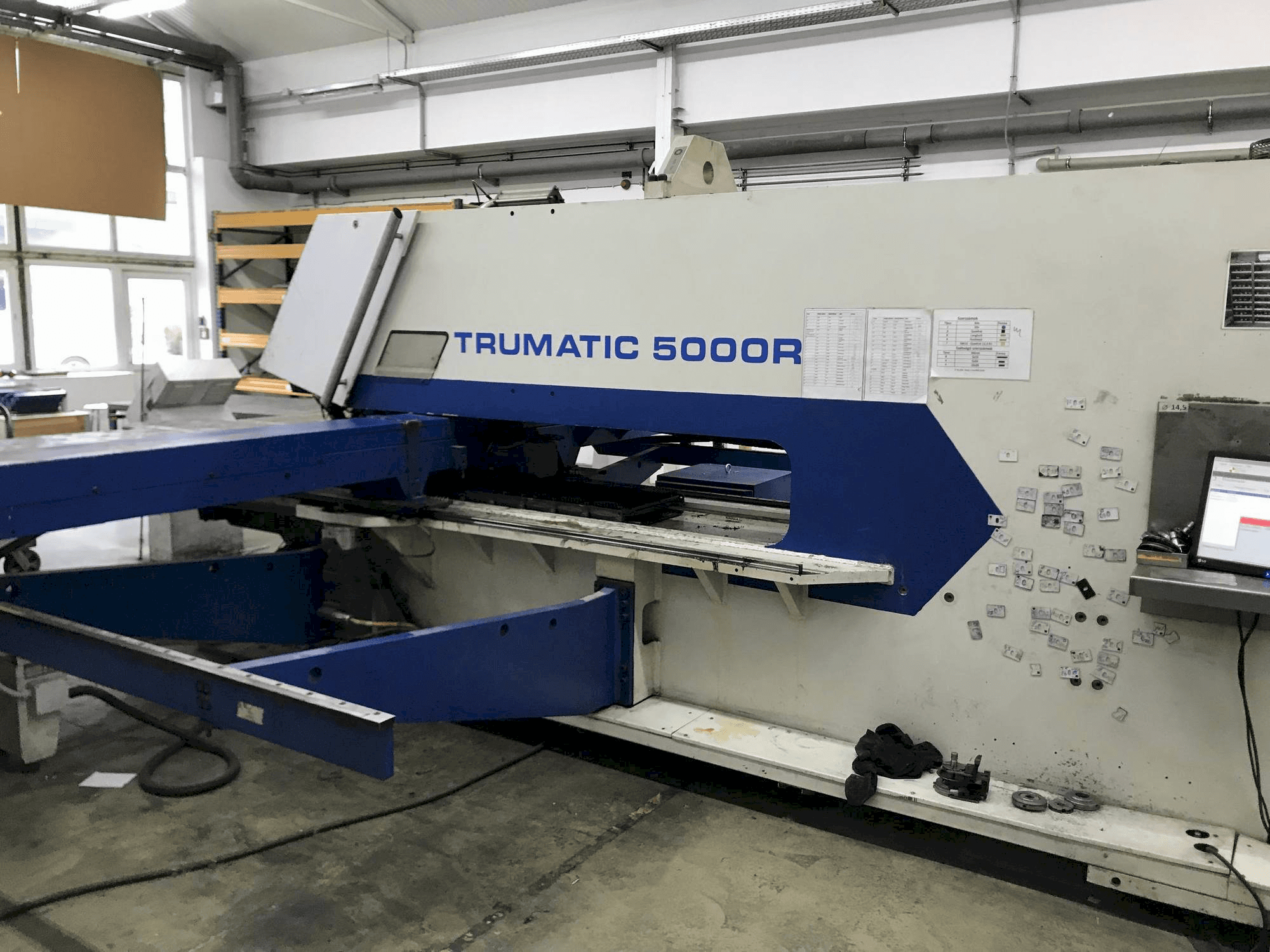 Čelní pohled na TRUMPF Trumatic 5000 R stroj